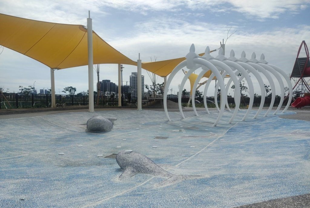北安商業區台江地景公園鯨魚骨親水設施 因應酷熱氣溫預計6月底啟動