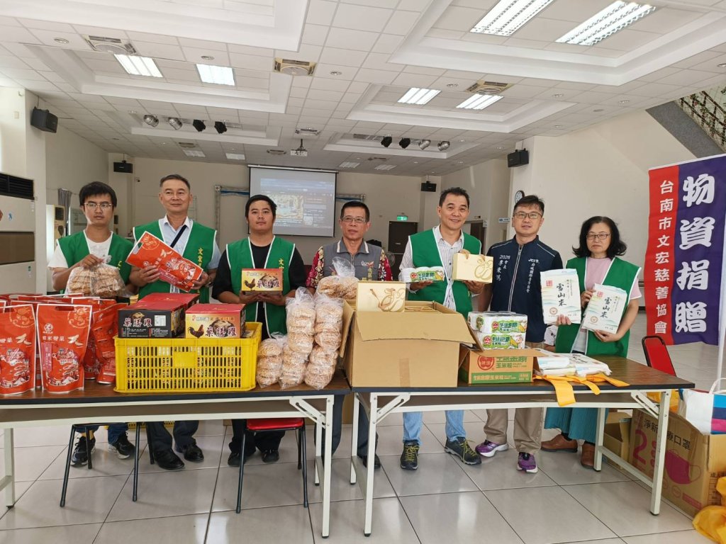 台南市文宏慈善會到南區彰南里與明興里贈物資給120戶弱勢家庭