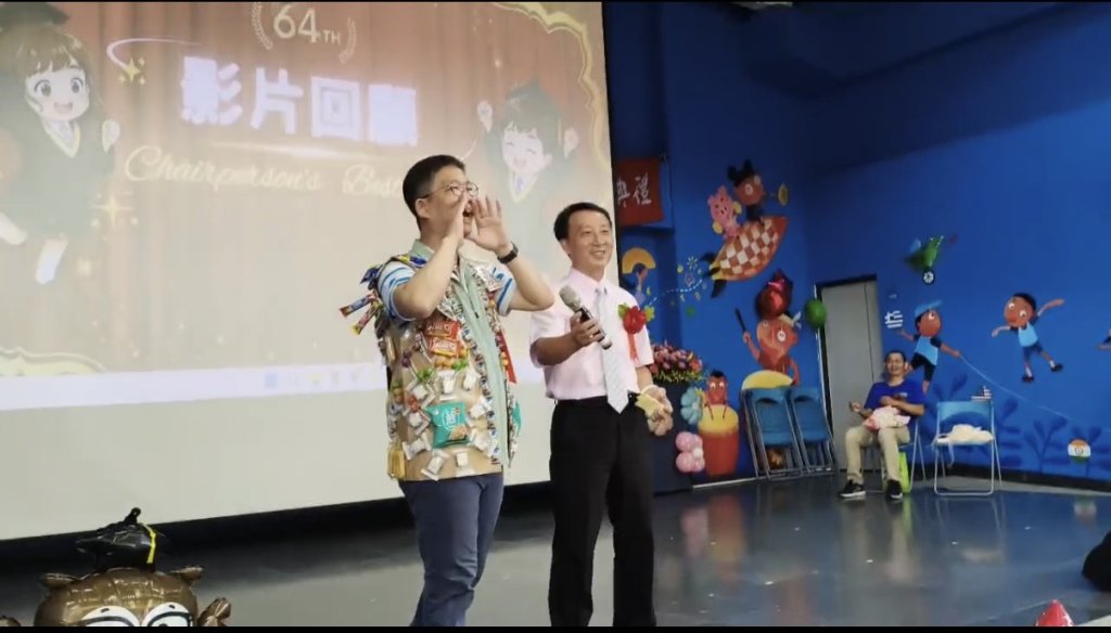 畢業季創意吸睛！林建南穿「糖果背心」送祝福 勉勵學子感恩迎向新旅程
