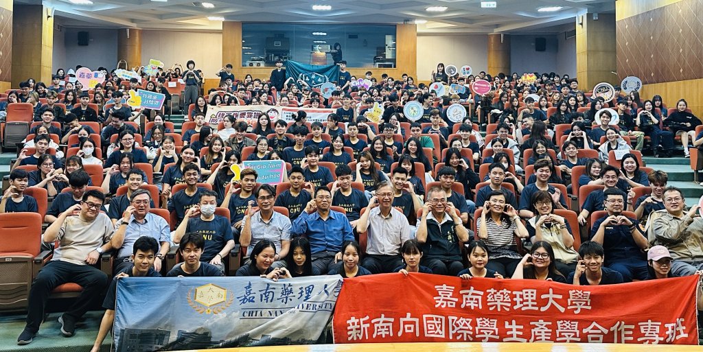 校園宣導越語翻譯接地氣！臺南勞工局境外生求職防騙講座獲迴響熱烈