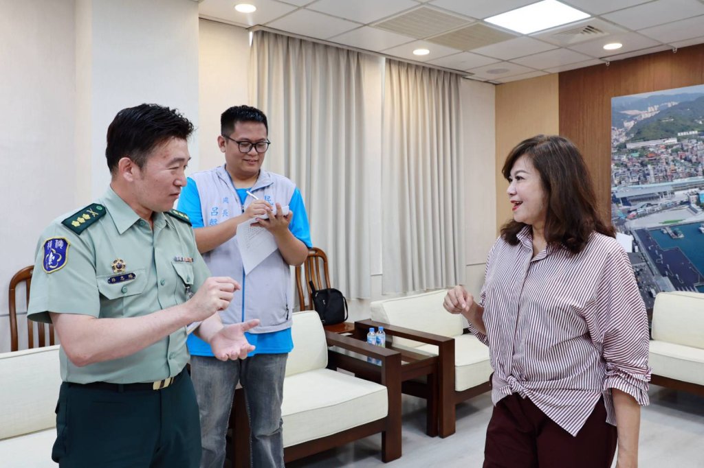 邱佩琳代表基市府慰問國軍　致贈春節慰問金