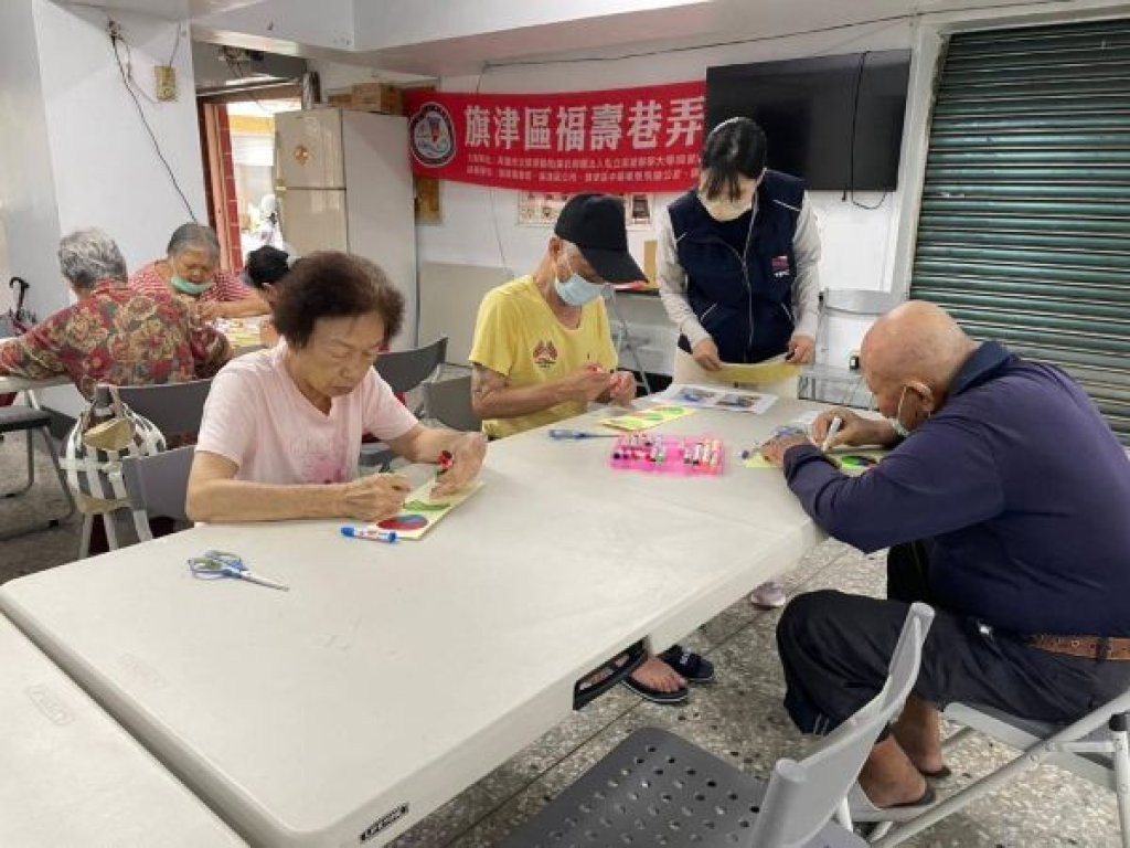 「高港愛無限・好運龍粽來」高雄港務分公司端午前夕赴旗津長照站 傳遞溫暖陪伴