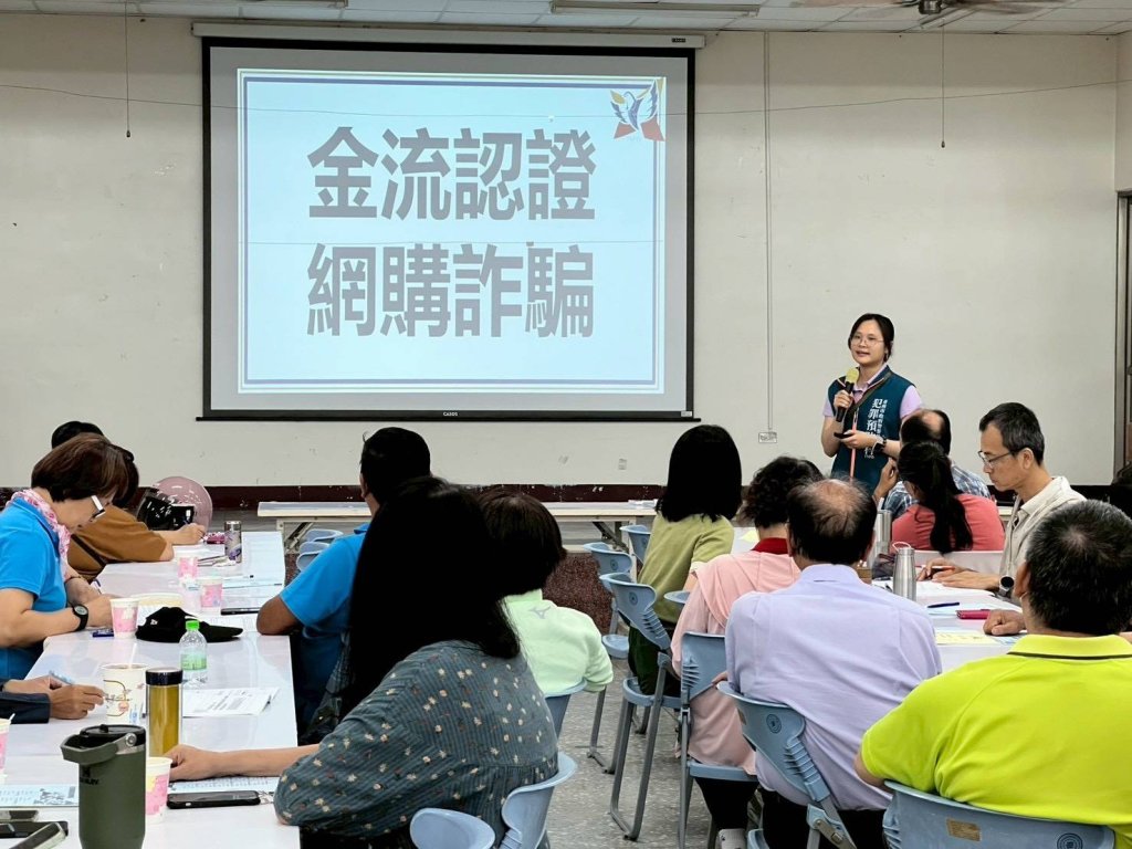 南市警局攜手社會局 前進社區關懷據點傳遞防詐新知