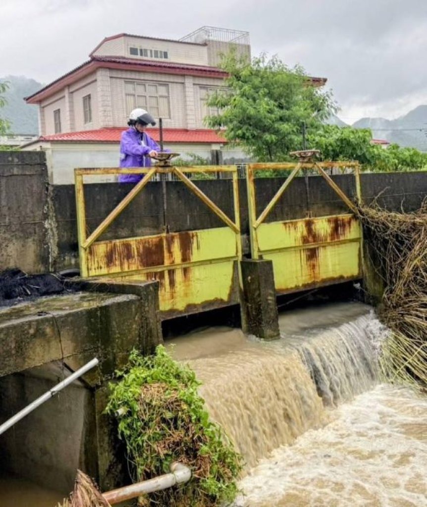 極端豪雨致美濃局部積淹水 農水署高雄管理處啟動應變全力協助地方排水