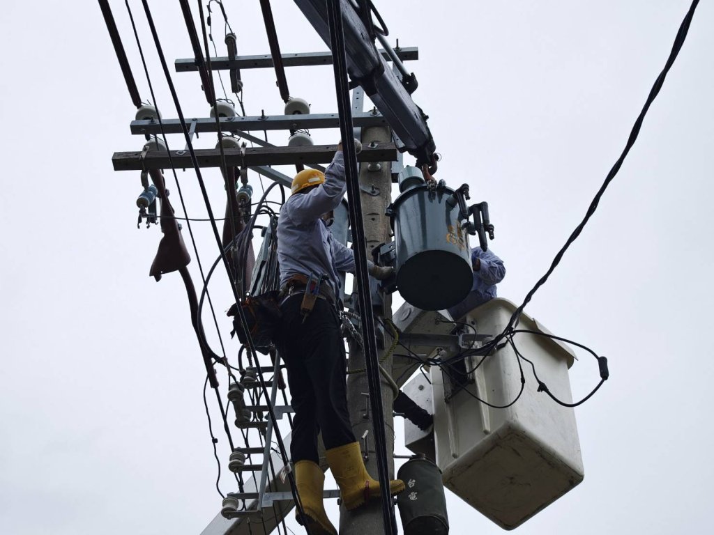 米克拉輕度颱風外圍環流造成停電 台電臺南區處搶修晚上全數修復
