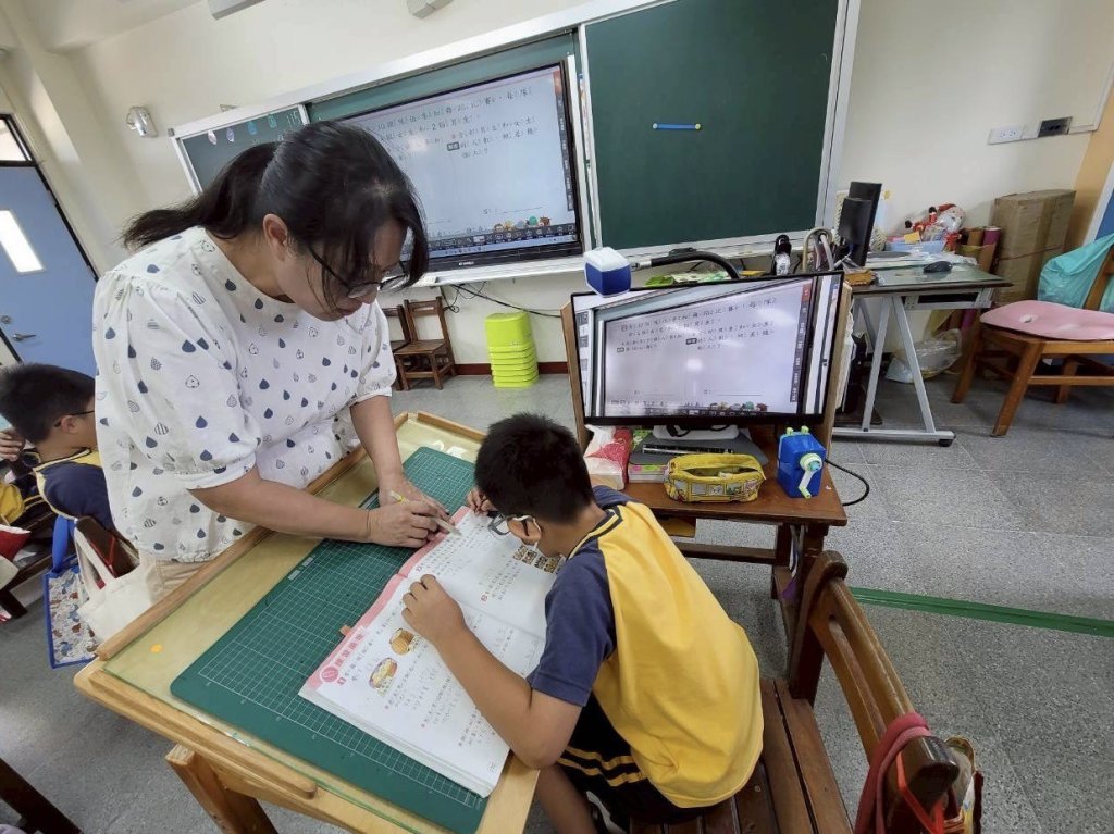 輔具到位學習無礙 臺南市落實合理調整支持視障學生融入課堂