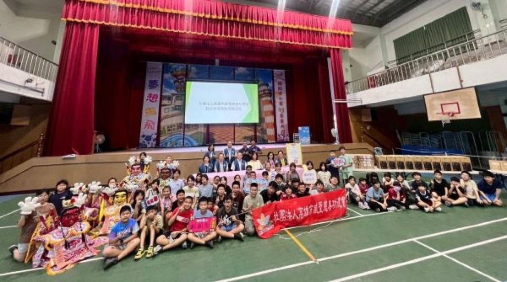 支持教育No.1 威聖慈善功德會捐贈彌陀國小電腦  打造數位學習不卡關