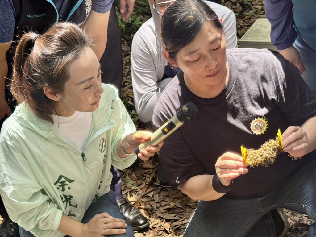 新化青農成功培育改良蜂種 議員余柷青肯定科技養蜂提升產業競爭力 