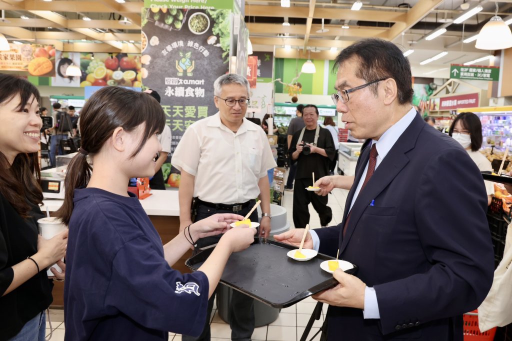 台南芒果季北上開鑼 黃偉哲到愛買推廣盛夏好滋味