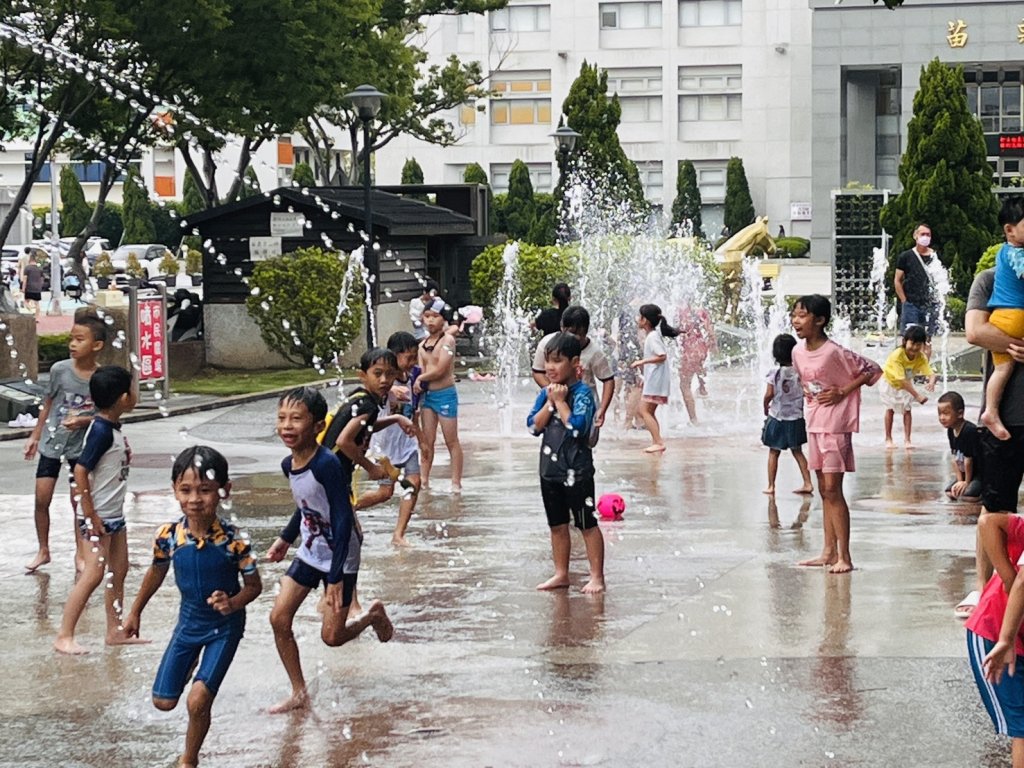 最歡樂夏夜親水活動開跑｜苗栗市民廣場噴水池暑假最後一年開放