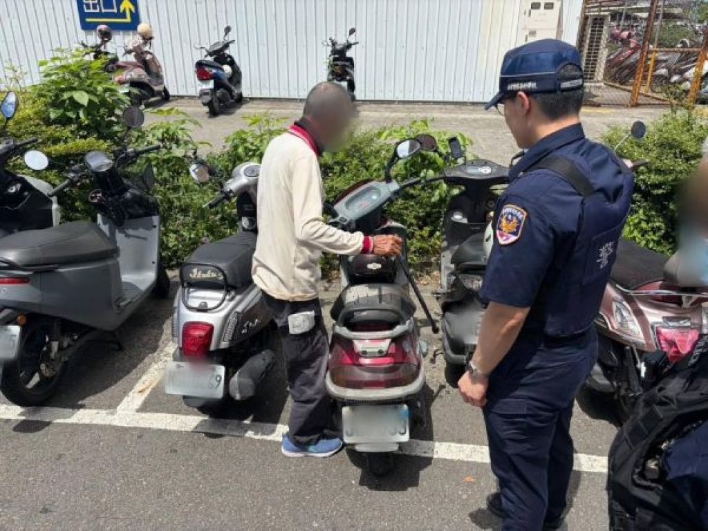 老翁就醫忘愛車 警帶實習生尋回