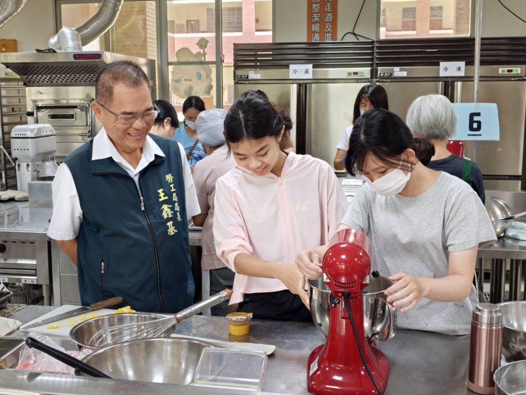 勞工局曾文園區開辦烘焙課程 傳授「土旺梨小鳳梨酥」手作傳統美味