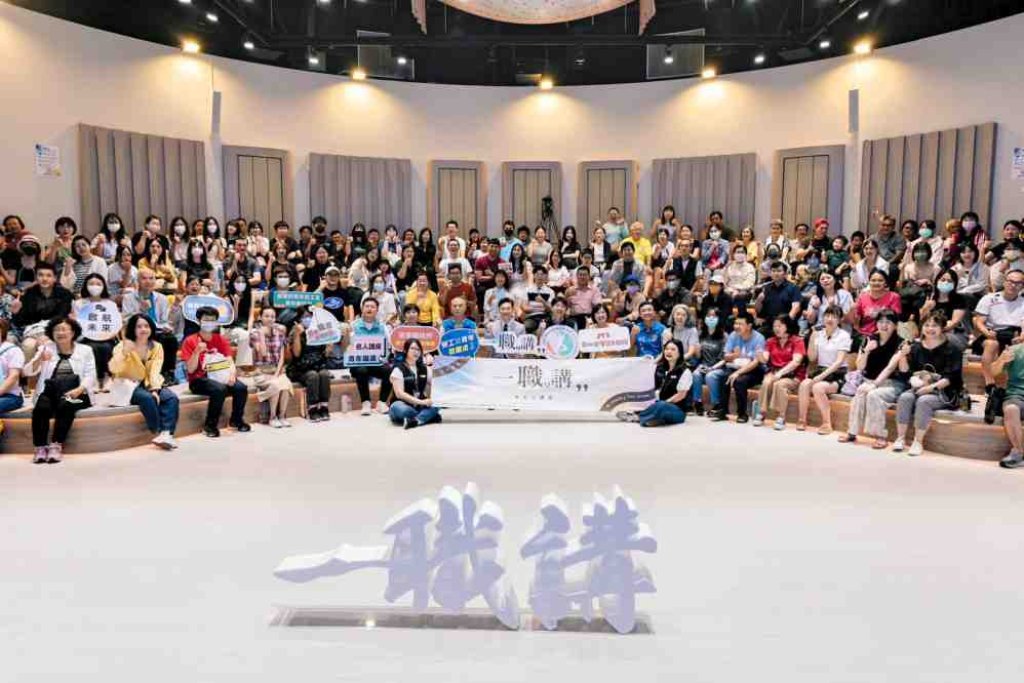 堅持夢想，用表演走過人生!　桃竹苗分署及苗栗縣府邀謝祖武開講以表演人生鼓勵青年保持韌性與行動力