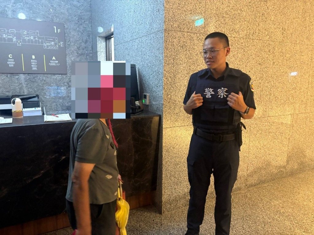 深夜迷航九旬婦走失 蘆竹警與實習生溫情護送返家