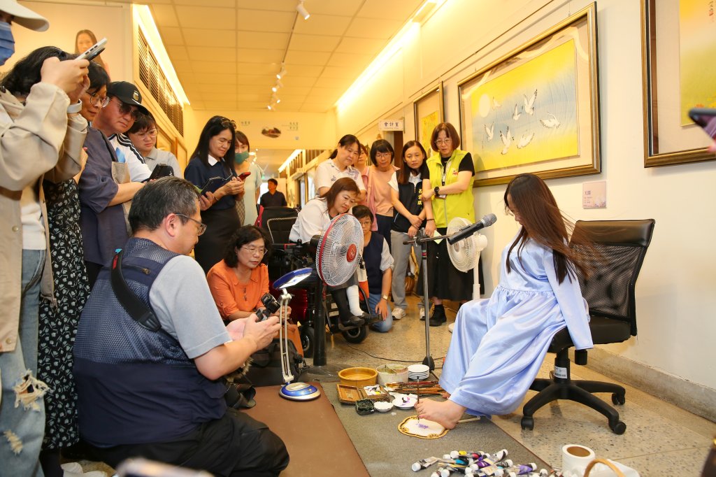 《超人再起》主角楊恩典南市財稅局開展 副市長讚許暖心便民措施