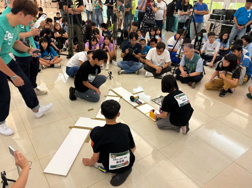 臺南攜手關懷台灣文教基金會推AI與機器人教育　