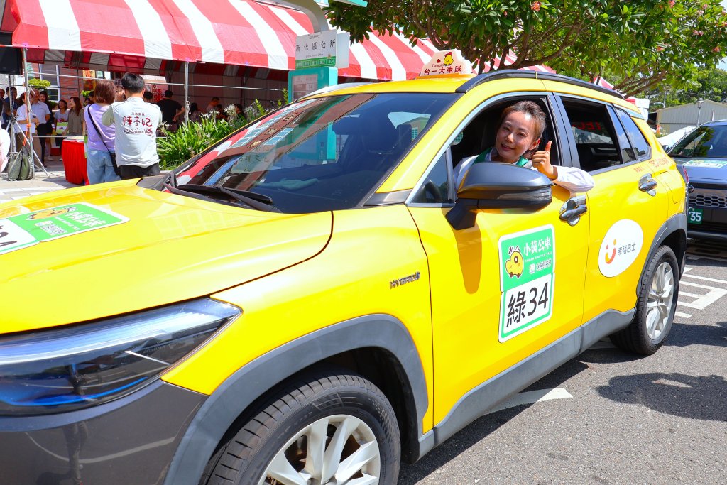 全市首條單循環式小黃公車上路！余柷青倡議「厝邊公車」模式 新化綠34、新市綠33正式啟航