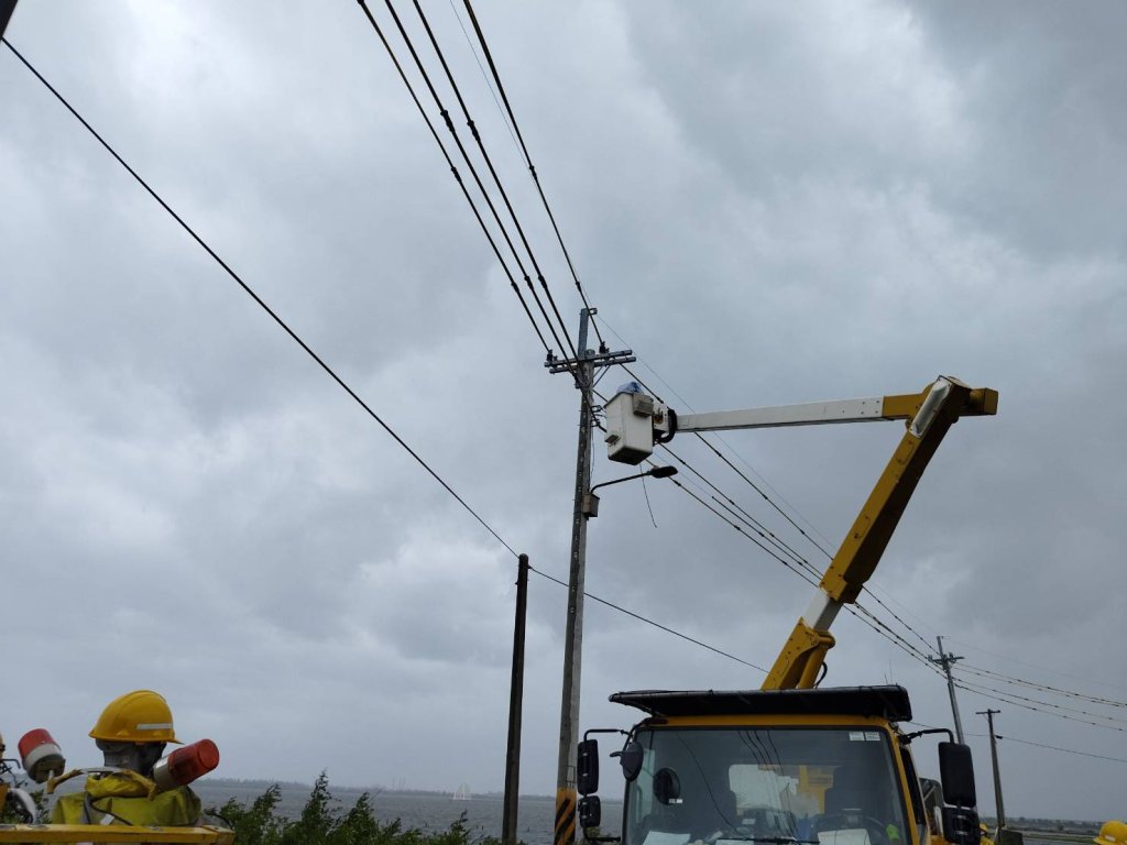 台電台南區處因應巴威颱風威力 全力搶修八區復電工作