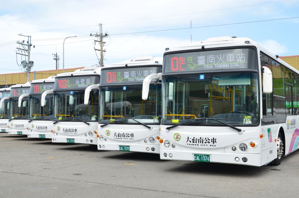 台南市政府再添新電動公車 將分批上線讓民眾搶先體驗 