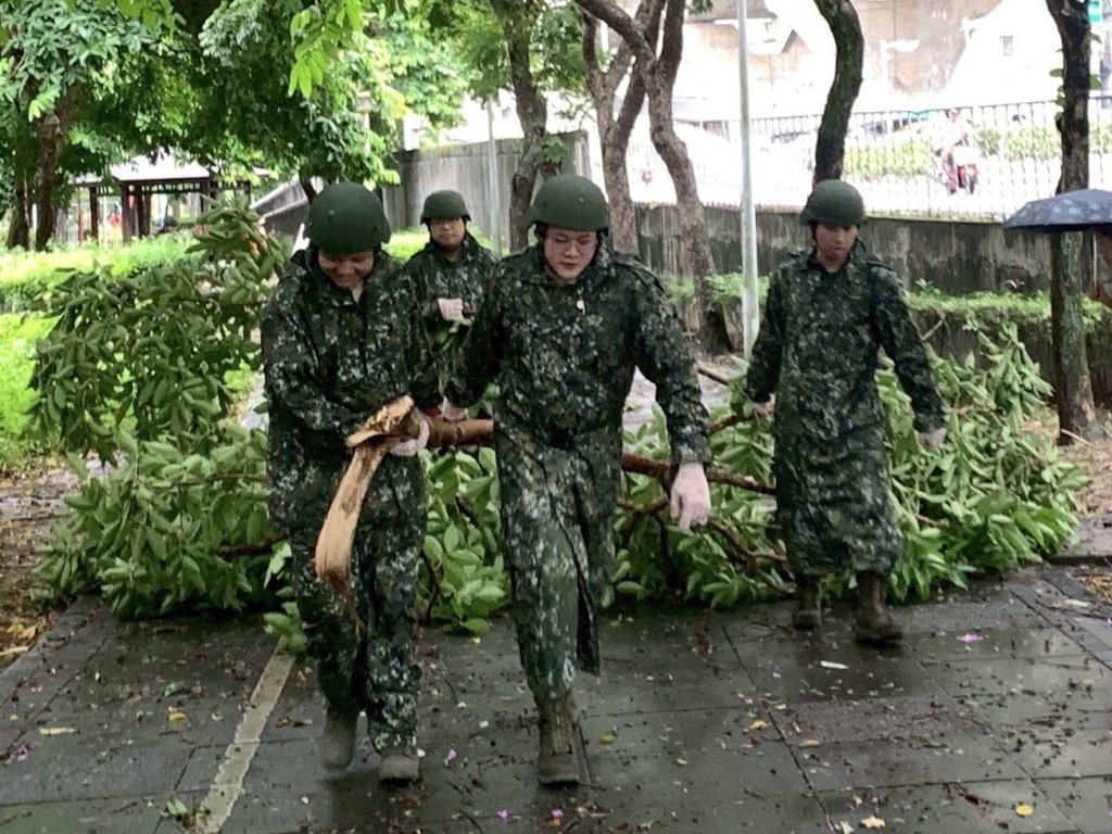 陸軍第三支部新店分庫協力重建家園