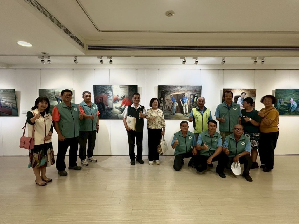 勞工局長王鑫基偕做工行善團工會志工參與《島嶼行旅－百工映像》展覽　