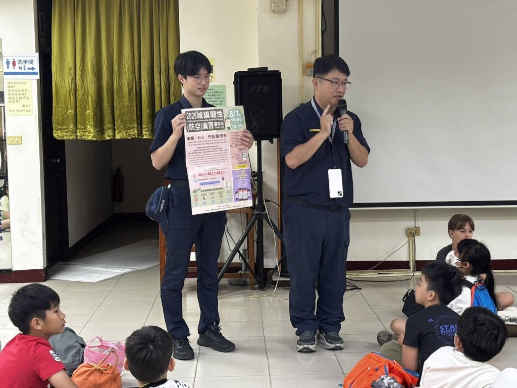 安平警出動警校實習生韌性初體驗 共同參與社區防空避難巡禮活動