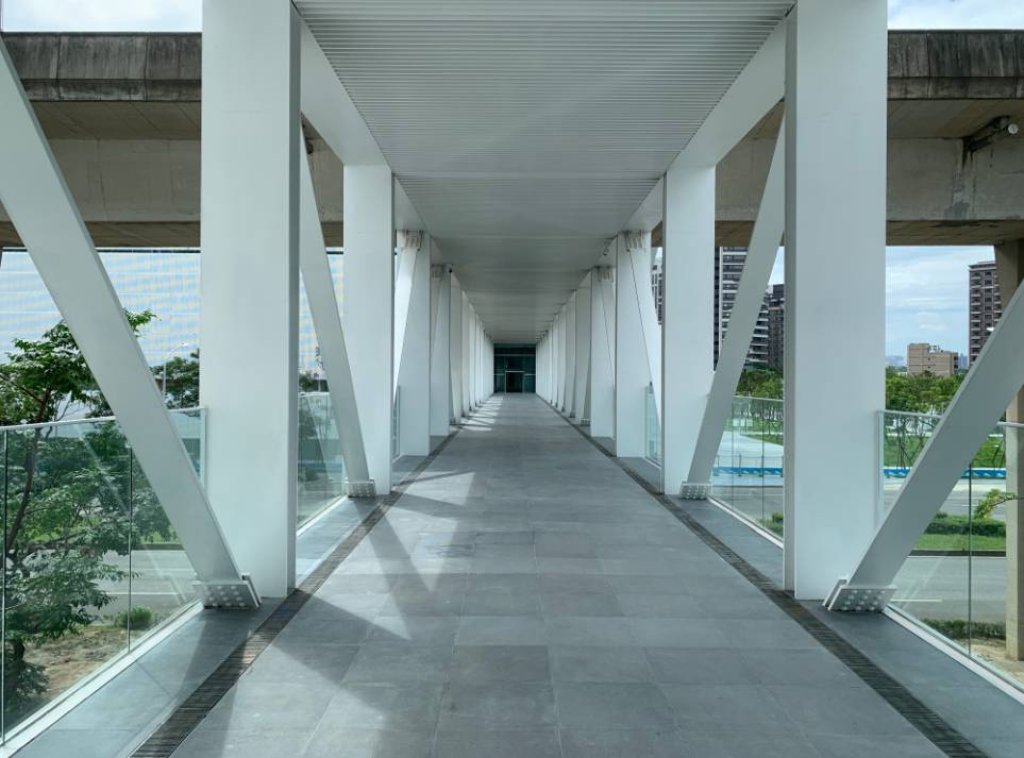 桃園美術館人行連通空橋竣工 串聯兩館動線打造桃園文化新地標