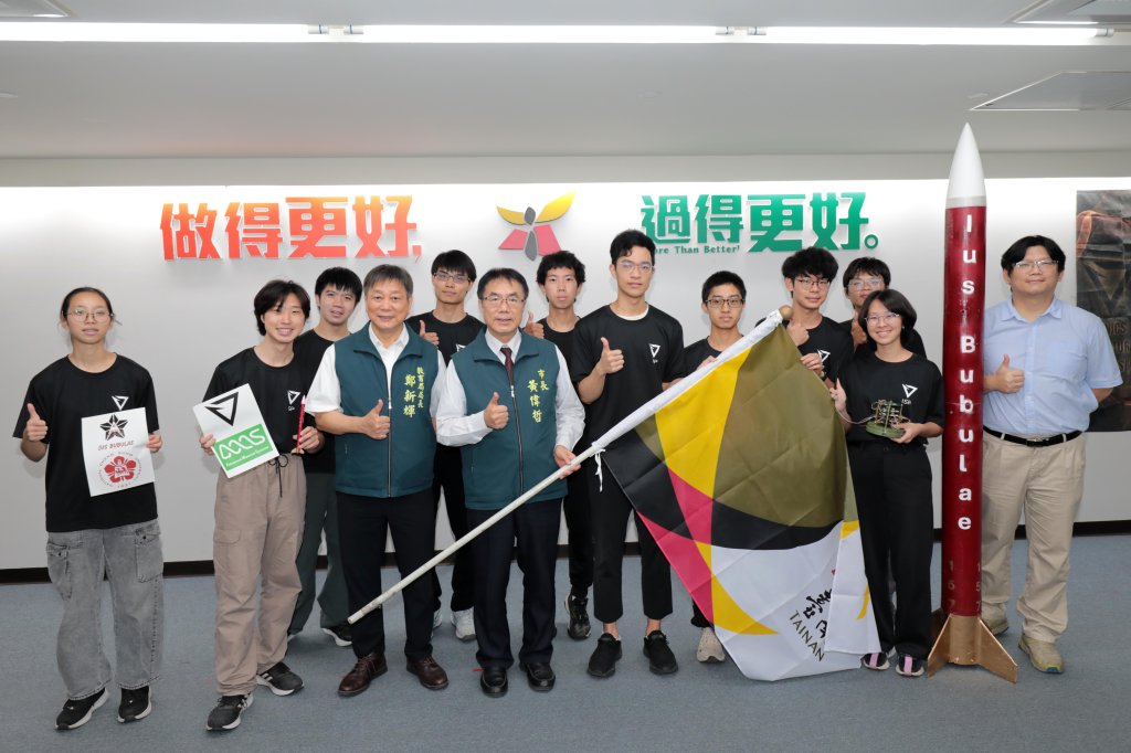 成大、家齊高中挺進台灣盃火箭決賽 黃偉哲接見學生勇闖太空科技舞台
