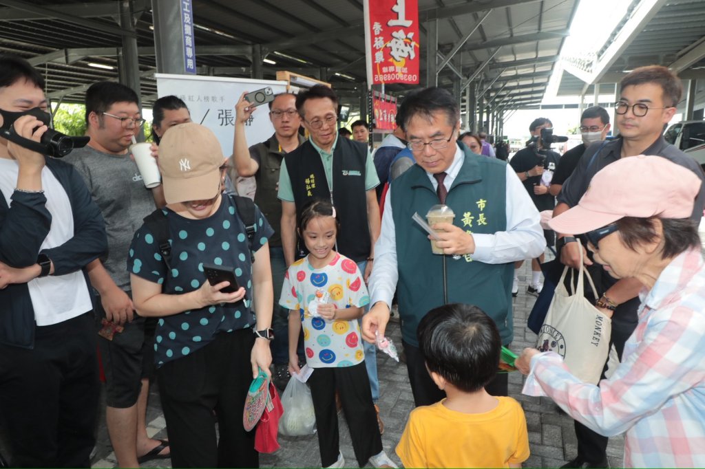 「神農引力 果然新化」農產嘉年華登場 黃偉哲協助新化果菜市場行銷 打造多元發展平臺