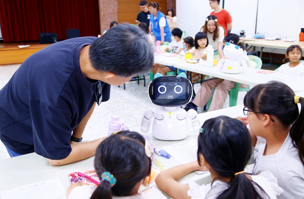 苗栗市「貓裏小小AI創客閱讀家」暑期營隊正式啟動