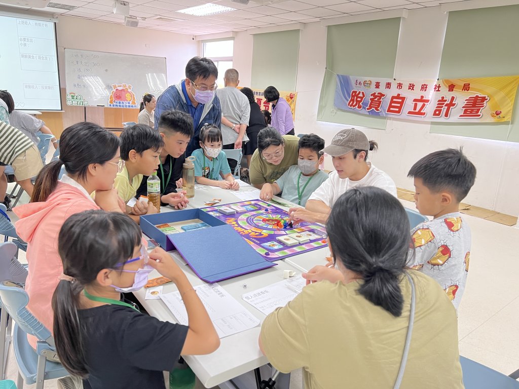 打破傳統救濟框架！黃偉哲翻轉臺南福利思維 打造「受助者變助人者」新模式