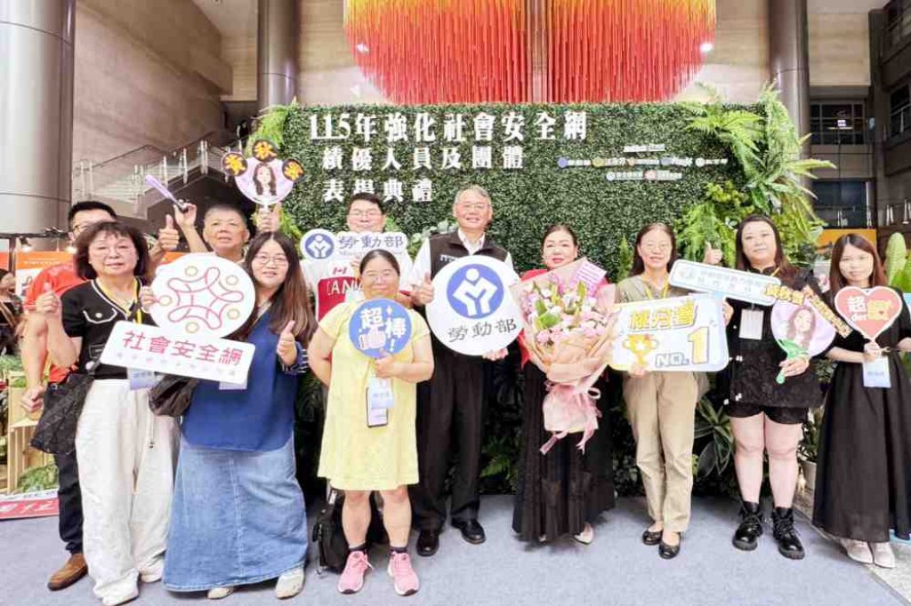 協助弱勢對象穩定就業並重返社會的推手！　桃竹苗分署竹北就業中心就服員黃秋雲獲社安網績優人員獎