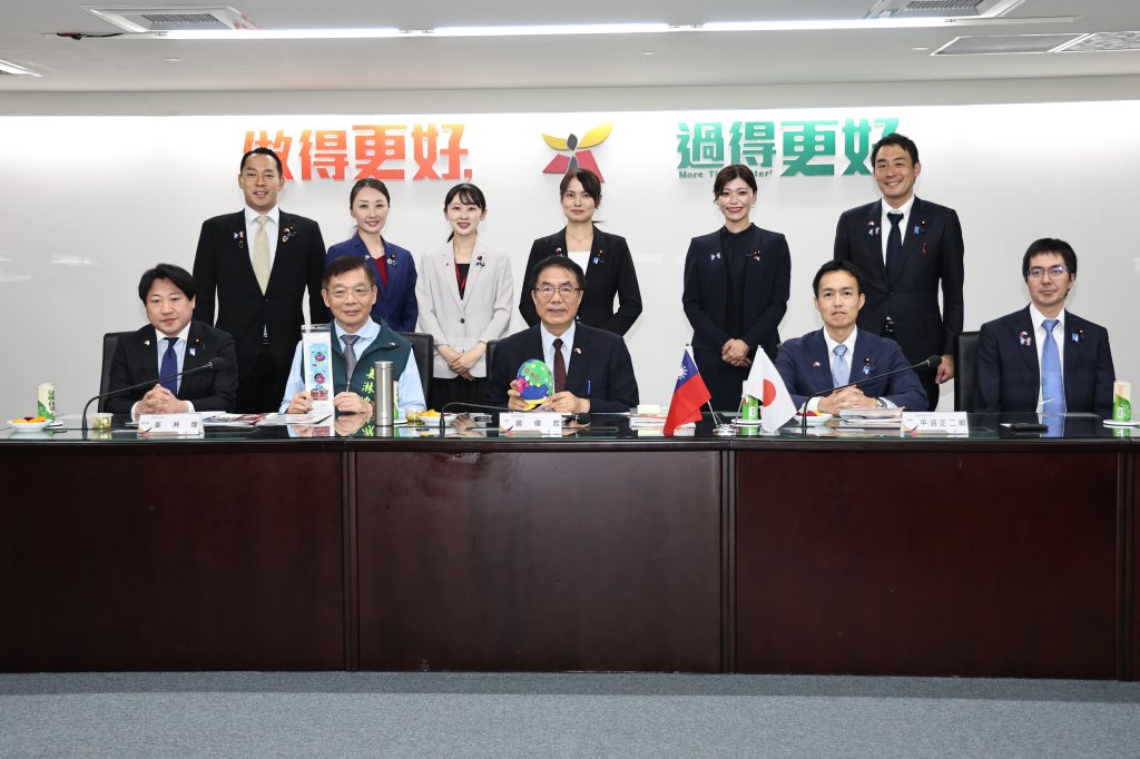 自民黨青年局訪台南見證台日友好 黃偉哲捐款十萬台幣援助熊本震災
