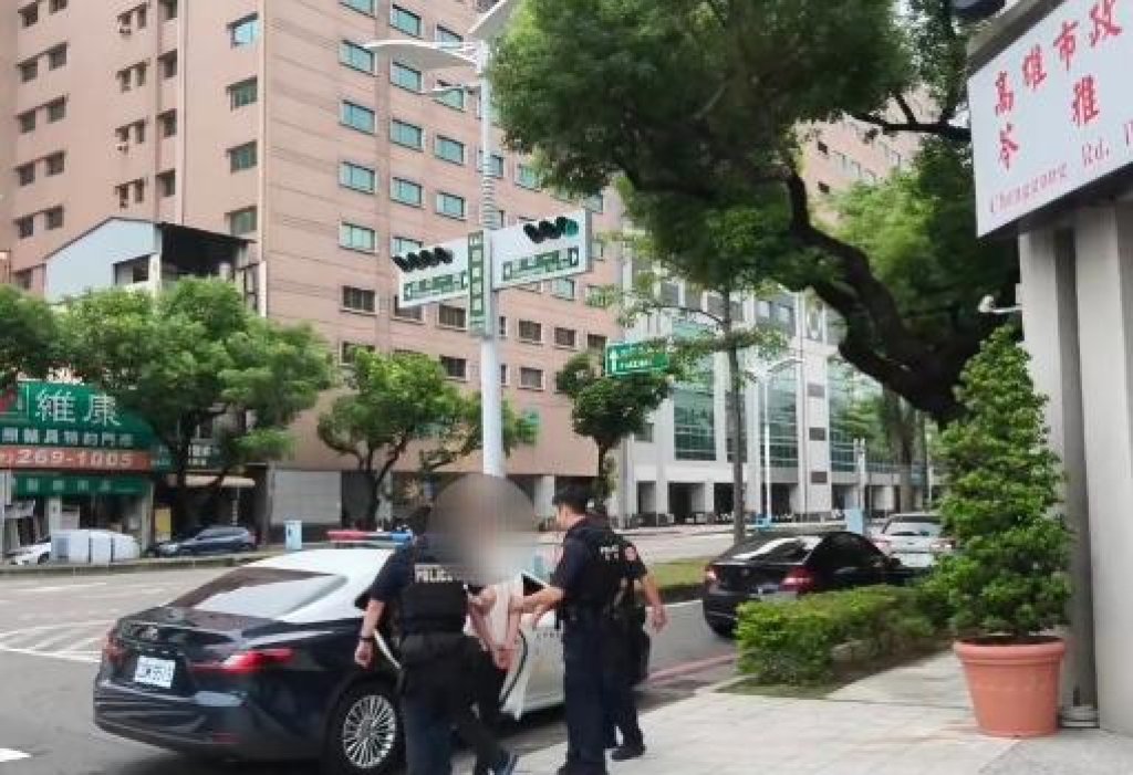駕駛未打方向燈 警攔查篩檢酒測值超標且唾液呈毒品陽性反應