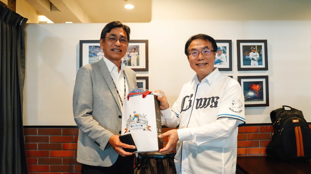 黃偉哲與西武獅社長奥村剛交流 攜手以棒球行銷臺南觀光