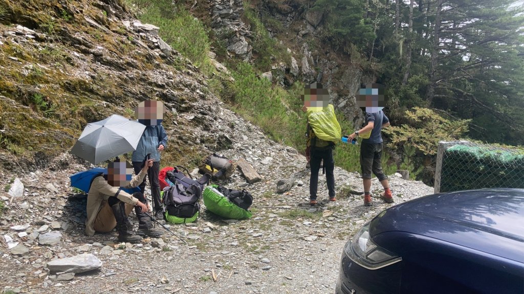 研究員滑落5公尺│關山警即刻救援