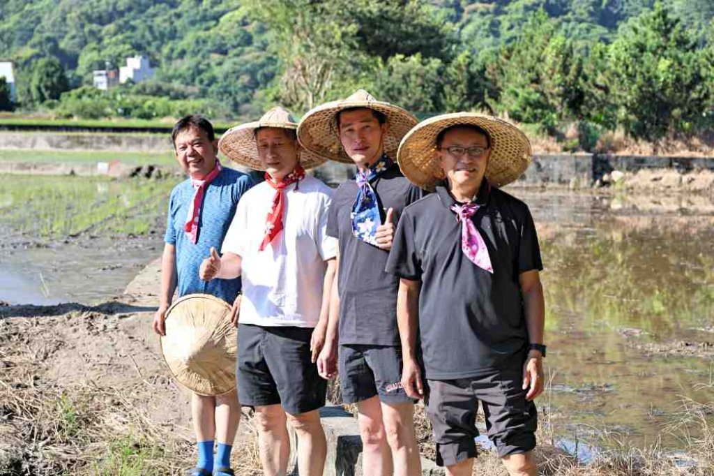波力「報稻」關西！全台首創攜手波力小英雄打造彩繪稻田　關西鎮公所攜手國小插下食農教育第一秧