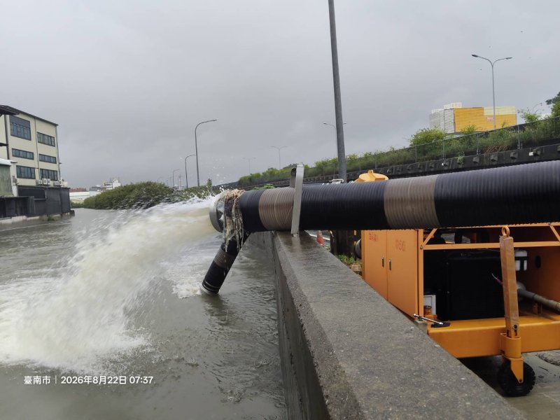 對流系統旺盛帶來劇烈降雨 臺南市政府今早提升二級開設應變