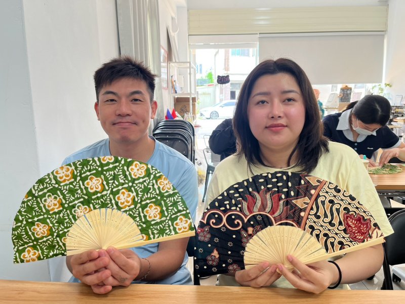 移民署  邀國歌領唱林采妮      解密印尼國慶  體驗蠟染工藝