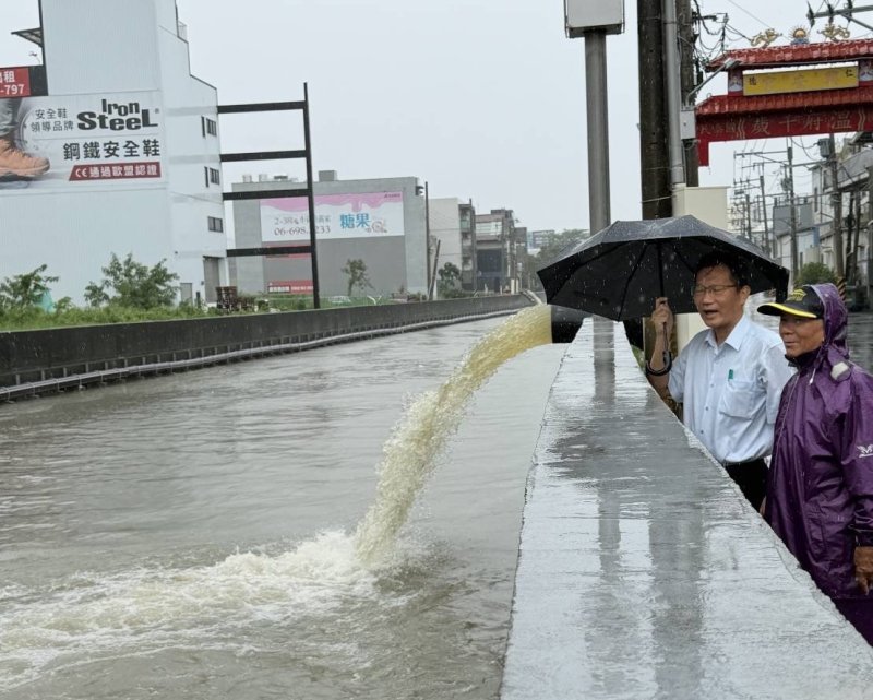 豪雨來襲臺南市政府即時掌握工業區積水 跨局處協調抽水以降低災損
