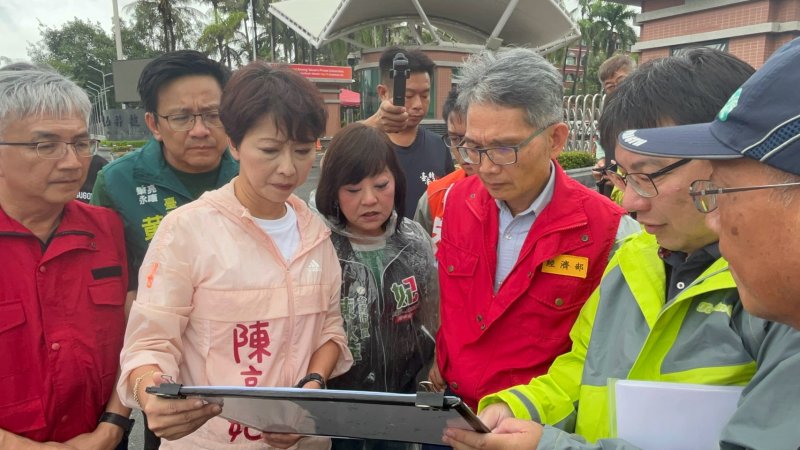 陳亭妃邀經濟部次長賴建信全面檢視三爺溪、仁德、永康大灣排水系統