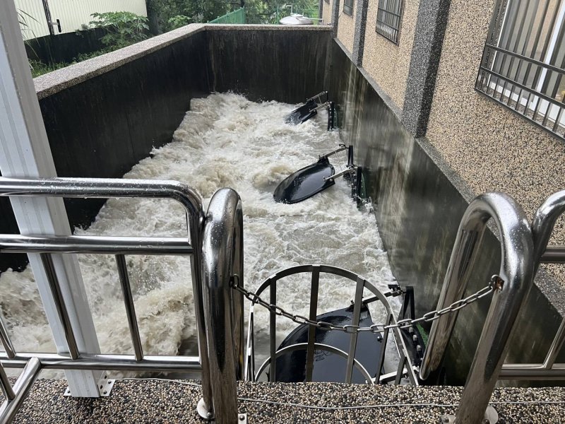 連日大暴雨台南累積抽水量高達5455萬噸 多數地區積淹水已消退