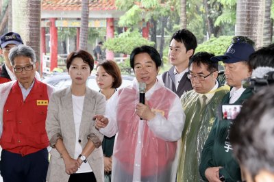 賴總統下午視察永康崑大周邊淹水 黃偉哲提治水改善計畫獲中央支持