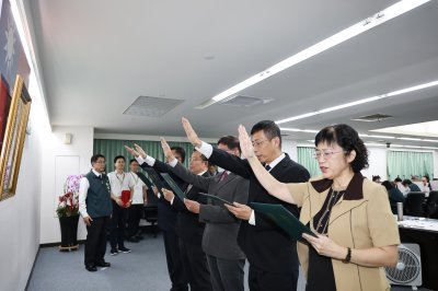 南市2區長、3戶政主任宣誓就任 黃偉哲期許做好市府與地方溝通橋樑 