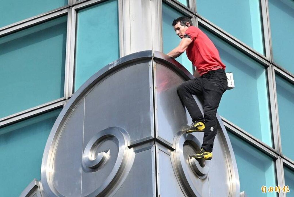 大神霍諾德攻頂台北101大樓