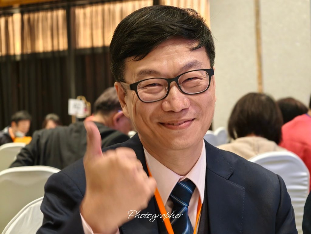 理事 謝冠浤 (86級企業管理學系)